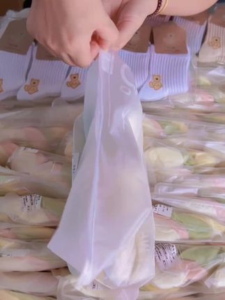 天气一凉当然要给孩子换中筒的棉袜啦#面料超级舒服 #哎呦喂你袜子真好看 #秋冬新款 #儿童袜子 #热门推荐
