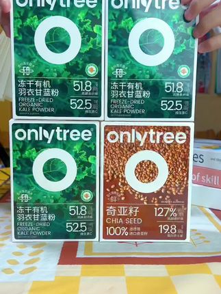 我也不想买啊,可是我买这组合,还送我这么好看的玻璃杯。只要把晚餐换成这个奇亚籽羽衣甘蓝,only tree都给咱搭配好了。一包奇亚籽加水疯狂搅拌,遇水膨胀。奇亚籽本身没有味道,满满的维生素,饱腹感很强,加牛奶或酸奶,来上一条雨衣甘蓝,口感就像抹茶西米露,比奶茶还要好。营养健康又饱腹,管理期的姐妹一定要试试。#onlytree #羽衣甘蓝奇亚籽 #饮品