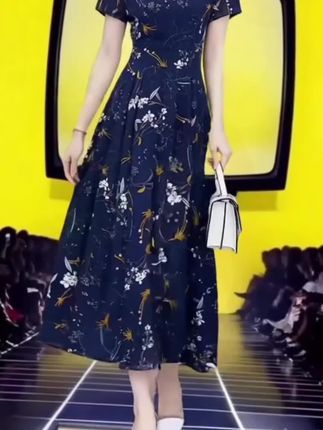 高档阔太太中老年妈妈款碎花雪纺连衣裙2025夏季短袖气质收腰长裙#优雅气质#谁穿谁好看