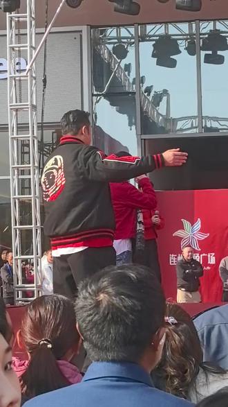 连州顺盈广场开业,香港影视明助阵激情演唱友情岁月……