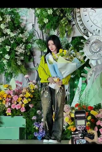 #鞠婧祎#万花世界#苏绿夏
坚决反对拆分角色换演员出演前期戏份,原著全程一人演绎,影视化请恪守设定不要随意魔改@万花世界 请出来给个解释