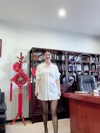 再扇一次#今日穿搭 @抖音小助手