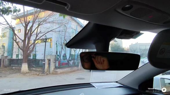 夸克AI眼镜待机时长如何?
根据实际测试,轻度使用,两块满电电池能待机接近18个小时左右,重度使用三块电池一天基本是没有问题的。
不过它的电量消耗逻辑有些问题。 插入新电池以后,新电池会给不可拆卸电池充电, 然后,不可拆卸电池再输出电能,会导致电能多次转化,减少了可以电量,白白浪费了 珍惜的电力资源!夸克AI眼镜待机时长如何?
根据实际测试,轻度使用,两块满电电池能待机接近18个小时左右,重度使用三块电池一天基本是没有问题的。
不过它的电量消耗逻辑有些问题。 插入新电池以后,新电池会给不可拆卸电池充电, 然后,不可拆卸电池再输出电能,会导致电能多次转化,减少了可以电量,白白浪费了 珍惜的电力资源!#我是渔哥 #夸克眼镜 #夸克ai眼镜 #ai眼镜 #智能眼镜