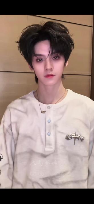 姐姐平时都画这么浓的妆吗💅🏻#左航