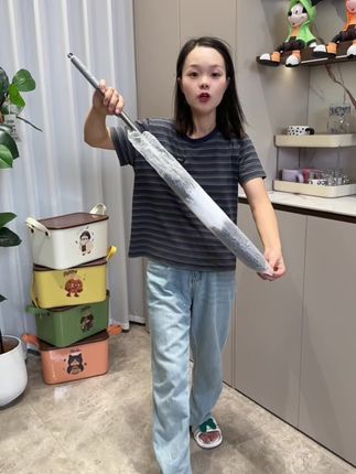 可以伸缩到2米8长度的#除尘掸 日常打扫卫生大扫除都太方便了,再也不用爬上爬下了!#鸡毛掸子 #可伸缩除尘掸 #大扫除神器 #超便宜超划算