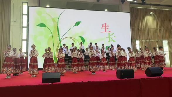 十岁的风铃,轻轻摇响成长的旋律,我的小公主啊,记得永远保持嘴角上扬的弧度哦!
