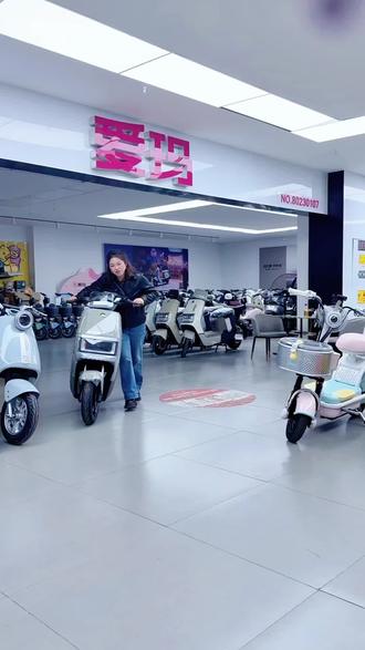 爱玛领航官电摩和电动自行车款都有哟#爱玛电动车 #爱玛领航官 #机器马车辆城 @机器马车辆城