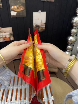 终于出息了~咱也算是吃上御赐辣条的人了~#辣条 #御赐辣条 #辣条永不过时