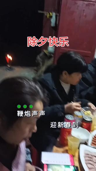 金马贺岁,福气满堂!2026年,祝咱们家:长辈身体龙马精神,小辈事业一马当先,全家的日子快马加鞭,越过越红火!干杯!
辞旧迎新,马到成功!祝大家在新的一年里,策马扬鞭奔前程,万事顺遂皆如意。团年饭,吃的是团圆,盼的是平安,大家新年快乐, 春风得意马蹄疾,一日看尽长安花。祝咱们家在丙午马年:路路通畅,步步高升,所求皆如愿,所行化坦途!
2026年,笑口常开,岁岁常相见,年年皆平安。新的一年,愿家里的笑声比饭菜还香,愿你们的身体比骏马还壮。祝长辈们新年快乐,福寿安康!
祝大家2026:策马奔腾搞钱忙,钱包鼓鼓亮堂堂!不管是正财还是偏财,统统马不停蹄进家门!
阖家欢乐,万事胜意。今天的团圆饭吃得真开心,明年咱们再聚,年年都要这样齐整!”