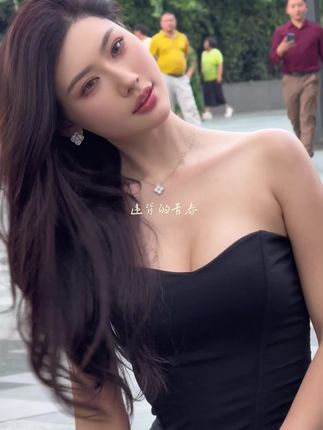 #2025成都国际车展 #美女车模 #完美身材 #性感女神 #叶濛雨