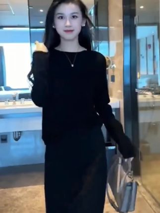 黑色气质早秋套装裙女巨好看高级感时尚洋气纯色上衣半身裙两件套