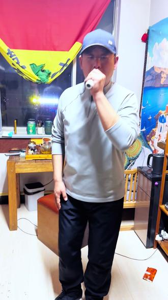 我落人中然自在、本是天上逍遥的仙儿、不为俗尘洒一物、只为美酒动心弦…#二手玫瑰