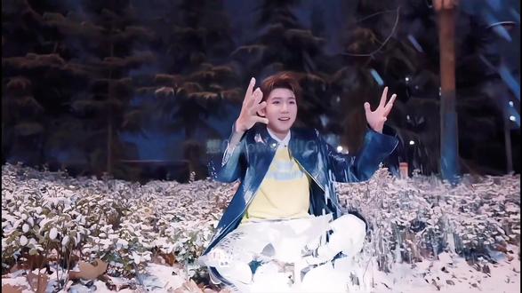 在未来和过去紧紧相依
祝大家#除夕快乐 #新年有礼了 #王源新年快乐 #王源