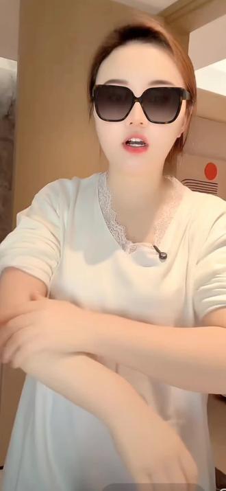 小二很欣赏卡妈,卡妈是个很能干优秀的女强人,所谓同频的人互相吸引欣赏#上热门话题🔥🔥🔥 #日常分享#卡妈 @贵阳二小姐🐮12月10号短剧开机仪式 @