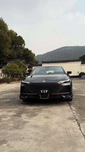 22年长安UNIV,1.5T运动版!双边电动座椅,模式切换 内饰氛围灯,360全景影像 人脸识别 蓝鲸动力赛道声浪,电动尾翼 四出排气 贯穿尾灯 电动尾门 配置高价格便宜,首付6000开走#二手车知识 #国产车 #二手车 #长安uni_v