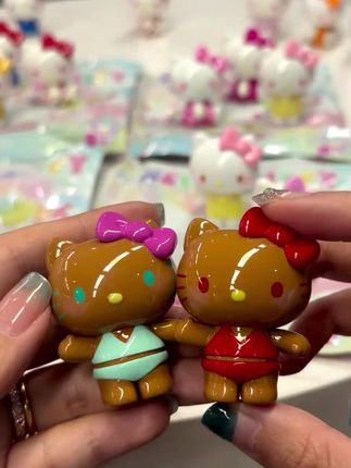 夏天的桌上就应该摆上辣辣的kitty手办#hellokitty #黑皮kitty #摆件 #手办