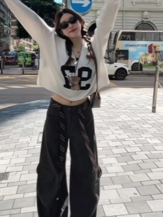 早秋穿搭!#街头穿搭 #墨镜一戴谁也不爱 #ootd穿搭 #强烈推荐 #出门必备