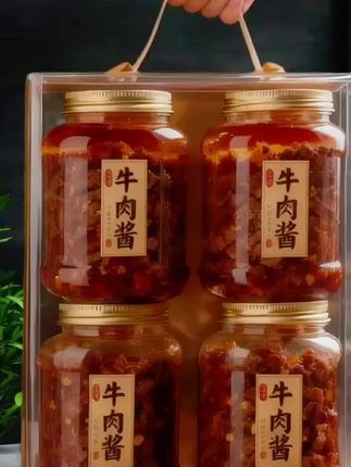 加班到8点的胃,不需要复杂料理。挖两勺拌进白粥、拌进泡面,甚至抹在面包上,30秒解锁热乎美味,让忙碌的日子,也能有口扎实的香。#家乡特产 #好吃到停不下来 #香辣牛肉酱#牛肉酱拌面