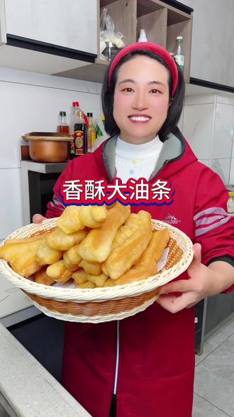 一斤面粉炸全家油条!保姆级教程,从和面到出锅,保证你一次成功。#香酥大油条 #空心油条 #在家炸油条
