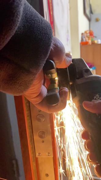 #连体防盗门改智能锁#智能锁安装过程#安装智能锁指纹锁密码锁教程#密云智能锁#怀柔智能锁 连体防盗门切割安装密码锁指纹锁全过程