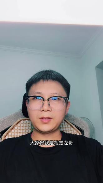 AD-Copilot:多模态大模型首次"看穿"工业缺陷 大家好,我是视觉龙哥,专注工业视觉检测。今天给大家介绍一篇最新论文AD-Copilot,一种面向工业异常检测的视觉语言助手。工业质检有个老大难问题:多模态大模型迭代了一代又一代,工业质检却几乎原地踏步。核心瓶颈在于数据鸿沟和架构缺陷——模型没见过工业细粒度缺陷,更无法在像素级对比两张图。AD-Copilot的核心创新是视觉在上下文对比,设计了Comparison Encoder即插即用插件,让成对图像特征互相"看",提炼出专门编码差异的Comparison Tokens。数据方面构建了Chat-AD数据集,62万样本覆盖327个工业类别。训练采用多阶段渐进课程,从看懂差异到学会推理。实验结果惊人:MMAD准确率82.3%,首次超越人类检测员的78.5%。定位精度提升3.35倍。应用场景包括缺陷检测、定位、分类、产品识别等。论文和代码已开源,关注LabVIEW视觉俱乐部获取更多前沿技术解读。