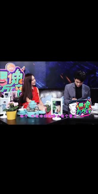 原来这么早我们莲莲就在抱一抱了#张艺兴大花轿 #考古 #采访名场面 #张艺兴