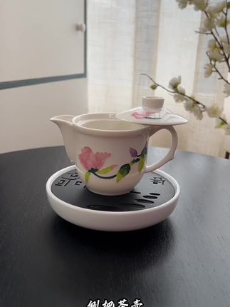 侧把壶,泡茶超顺手 #侧把壶 #一壶一杯 #一个人喝茶 #茶生活治愈人生 #牡丹花儿朵朵开