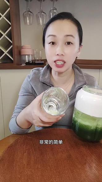 #饮品做法 姐妹们,想掉秤、清肠、皮肤亮,今天这杯王炸果蔬赶紧安排起来,羽衣甘蓝➕黄瓜➕雪梨#果蔬汁#自制饮品#果汁