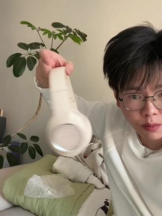 就这个颜值,真的狠狠心动#头戴式耳机 #头戴式蓝牙耳机 #蓝牙耳机