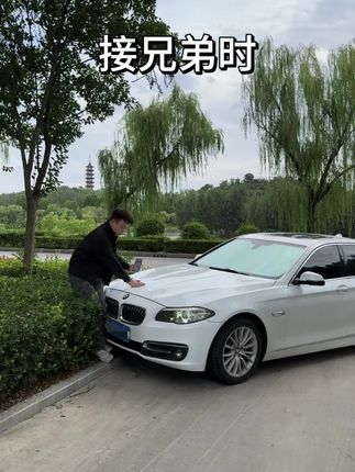 去接女朋友VS去接兄弟时#行车安全 #反转 #危险动作请勿模仿