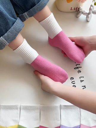 #儿童袜子 #宝妈推荐 儿童袜子白色春秋款棉中筒袜男女童无骨防臭运动男孩中大童,学生党每天学习、运动,脚丫子容易出汗?别怕!这款袜子选用优质纯棉面料,透气又吸汗,让你的脚丫时刻保持干爽,告别闷热和异味,尽情享受校园时光,体育课、课间跑跳都不在话下!#好清洗 #耐脏学生袜 #学生党小白袜