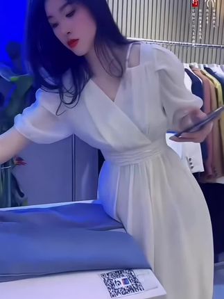 #夏季穿搭 #时尚气质穿搭 #连衣裙穿搭 #连衣裙 #显瘦连衣裙