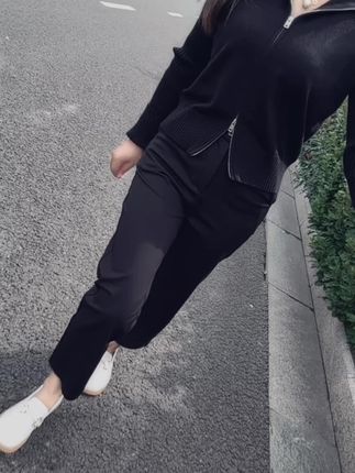 我大概永远也学不会直白的表达 自己的需求与情感,我总是假装自 己并不需要,可我又期盼他人能够 真正的看穿我,我时常 提醒自己不 要说反话,要好好 表达自己,但很 难做到我把自己扮演成一个把爱 看得很淡的人,好像失去 得到对我 来说 都不重要 实际上 我确是会为 爱心碎一万次的人,我独自 度过了 无人问津的时光,沉默已成为了层 层铠甲,因为情绪 无法共鸣,所以 我选择了 独行#穿搭 #显瘦穿搭 #显高显瘦显腿长 #早秋穿搭 #小个子穿搭
