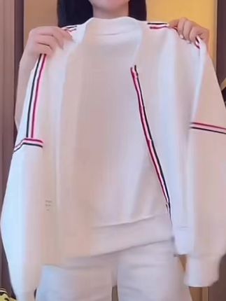 #好物推荐🔥 #爆款热卖中 设计感条纹长袖上衣春季外套女小个子时尚气质衣服痞帅炸街风女装