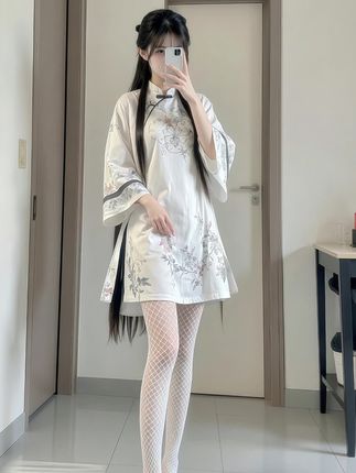 瞧瞧,这是哪家的掌上明珠呀,#重工刺绣 #中式美学服饰 #原创国风 #国风正当红 #秀出新国风