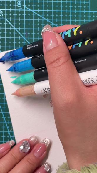 ✨手残党狂喜!除夕烟花这样画也太简单了
零基础也能一次成功,几笔就氛围感拉满~
不用复杂技巧,跟着画就能拥有新年烟花
除夕夜发朋友圈超应景,快给自己画一场烟花吧!
愿新的一年,平安喜乐,万事顺意🧨
#创作者流量扶持计划 #画画教程 #画烟花 #新年快乐 #一起学画画