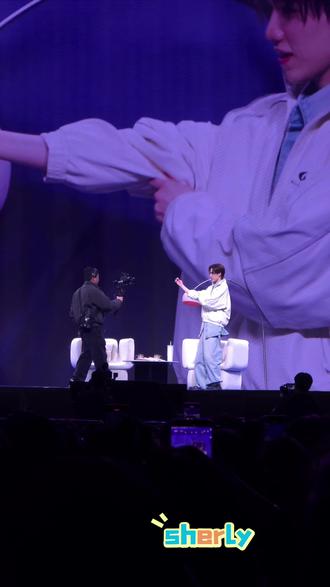 上海场纯享镜头签,还要带回泰国给ter ter#ppkritt #ppkrit林祎凯 #ppkrit #林祎凯 #pp上海签售