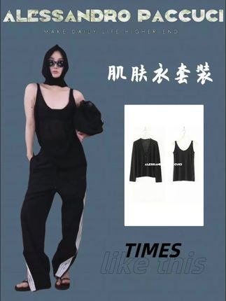 「肌肤衣」:把云朵穿在身上的温柔暴击 当第一缕秋风掠过肩头,你需要的不是厚重的束缚,而是这件能呼吸的「肌肤衣」——AP洛哥53118SK开衫与53050MB无袖背治愈力,承包你从早秋到深冬的所有温柔时刻。 轻若无物却暖得恰到好处。贴肤的瞬间像被云朵裹住,软糯到让人忍不住多摸几下。开衫的落肩设计藏住拜拜肉,背心的利落剪裁勾勒腰线,两件叠穿或单穿,都是毫不费力的高级感。 配牛仔裤是慵懒的法式博主风,搭半身裙秒变温柔小姐姐,甚至套在西装里当内搭,都能悄悄提升质感。米白、浅灰两个莫兰迪色,黄皮穿也显白,洗多少次都不会起球变形,穿三年依然像新的。#洛哥#套装#品质女装#高级感穿搭#高级感