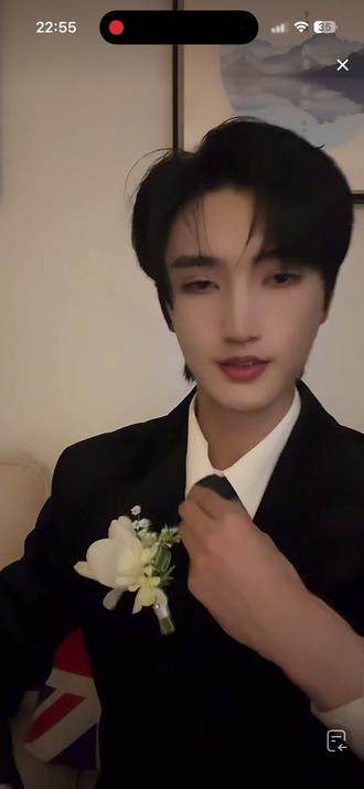 #热门话题榜 不是变个魔术咋把自己变自闭了呢@A-以太⚡️ @龙浩天男团·银河系A(团队招优)PGY