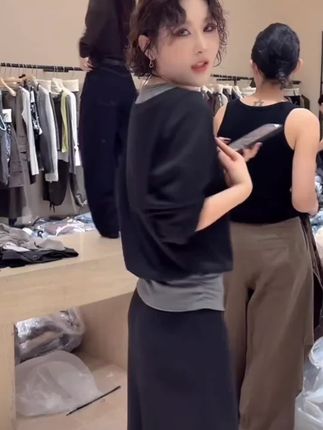 韩系女装设计感黑色假两件斜肩上衣半身长裙宽松显瘦春秋气质套装#女装穿搭