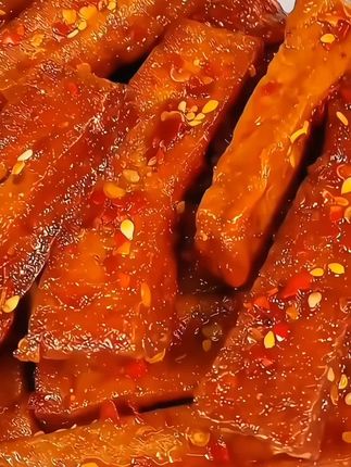 吃一口就爱上的虎皮豆干,外面是一层酥香入味的虎皮,里面是嫩嫩的豆腐,一口下去香香辣辣的,满口爆汁#虎皮豆干#零食推荐#解馋#舌尖美味#口感特别好