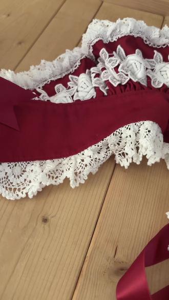 避雷咸鱼Lolita买家#lolita #闲鱼挂人 #lolita出物 #lo裙安利 #日牌lolita 发出前给买家拍的视频和咸鱼客服的电话录音,600包邮包顺丰包手续费的伊丽莎白bnt,本人仔细检查,东西没有问题,并且买家有疑问的地方全都认真拍视频,买家同意才发货,上午9点买家收到快递,中午1点半买家自己联系我说晚上才能确认收货(说我疯狂催收?你要不要看看你自己怎么说的)晚上11点拆快递拆到12点说东西有问题要洗一下,谁知道你是不是带出一圈了要白嫖,开箱视频也没有,换别人理都不会理你,我这边给了解决办法说补运费买家自留,或者她补来回运费退掉,买家非要洗说能洗掉就不退,洗不掉在退给我,那洗坏的风险谁承担?我不同意让她走咸鱼小法庭,买家直接确认收货加秒恶意评价,我说退点钱就是为了她不给差评,不是代表我的东西有问题,差评完回头找我要钱,实在不能理解,严重怀疑是到手刀,麻烦这种人不要用咸鱼,及要又要还要的,纯属闲的慌,全部聊天记录,和发货前拍的视频为证,后续还为了运费投诉我导致我的商品下架(没有给她运费是因为我发现是我包顺丰发出的哪来的退运费一说,前提也是你不要给差评,给完差评还来要钱没见过,没有在淘宝买过东西?)小丑一个,后续我的追评觉得自己没理举报被删了(举报了两次)你要有理接着追评啊,还说自己没举报以为偷偷举报我找不到证据吗,装什么?