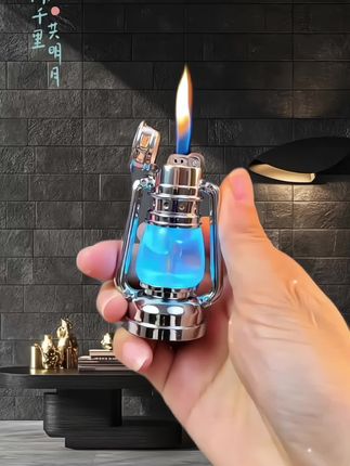 透明迷你创意马灯氛围灯,砂轮充气打火机男士个性明火点烟器摆件 #网红打火机 #送男友的打火机推荐 #新奇特,创意打火机,炫酷#@DOU+小助手