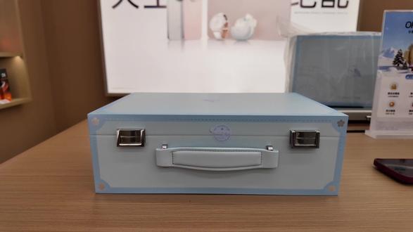 #一加Ace6T原神神里绫华定制机
今日 10:00 正式开售!
神里绫华「雪霁蓝」专属色,
搭配主题纹样,专属主题系统,
更有多重神里绫华主题周边。
#原神 #神里绫华 #原神的日常