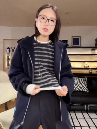 谁懂啊!MARIUS这件“海滨衫”把学院风玩明白了~经典撞色条纹自带氛围感,假两件/亨利衫设计还贼有层次感,日常穿搭一整个高级住!#MARIUS海滨衫 #条纹控必入 #学院风穿搭 #针织衫推荐 #时尚穿搭