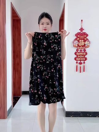 上身巨显瘦显身材,两个裙长,松紧腰➕拉链设计,不挑身材胖瘦都能穿! #藏肉显瘦穿搭 #面料冰凉丝滑透气 #舒适凉快又好看