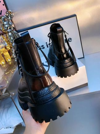 #爆款热卖中 #工厂一手货 #厚底马丁靴 #显高显瘦显腿长 #抖音小助手