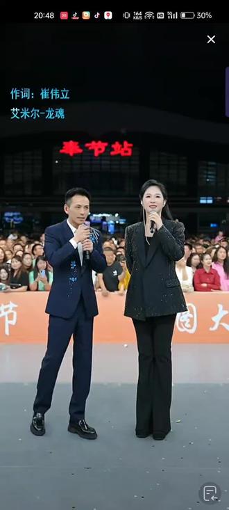 龙魂原唱歌手艾米尔把索图搞激动了#索图大舞台精彩瞬间#艾米尔 @索图