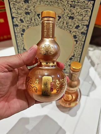 金六福小酒,绵柔浓香型,纯粮酿造。#金六福#口粮酒