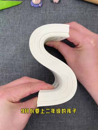 一二年级利用好暑假60天,每天让孩子练习一页一句话日记练字帖,开学你就知道他的看图写话有多好#作文 #文具安利#学霸秘籍#看图写话
